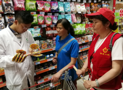 杭州嚴查學校周邊“一元食品” 以執法利劍守護學生舌尖安全